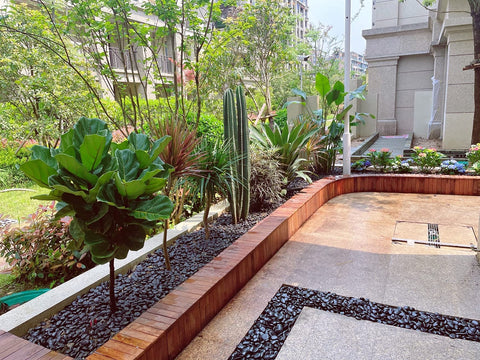 FANTIAN black pebbles on a landscaping path for decorative edging