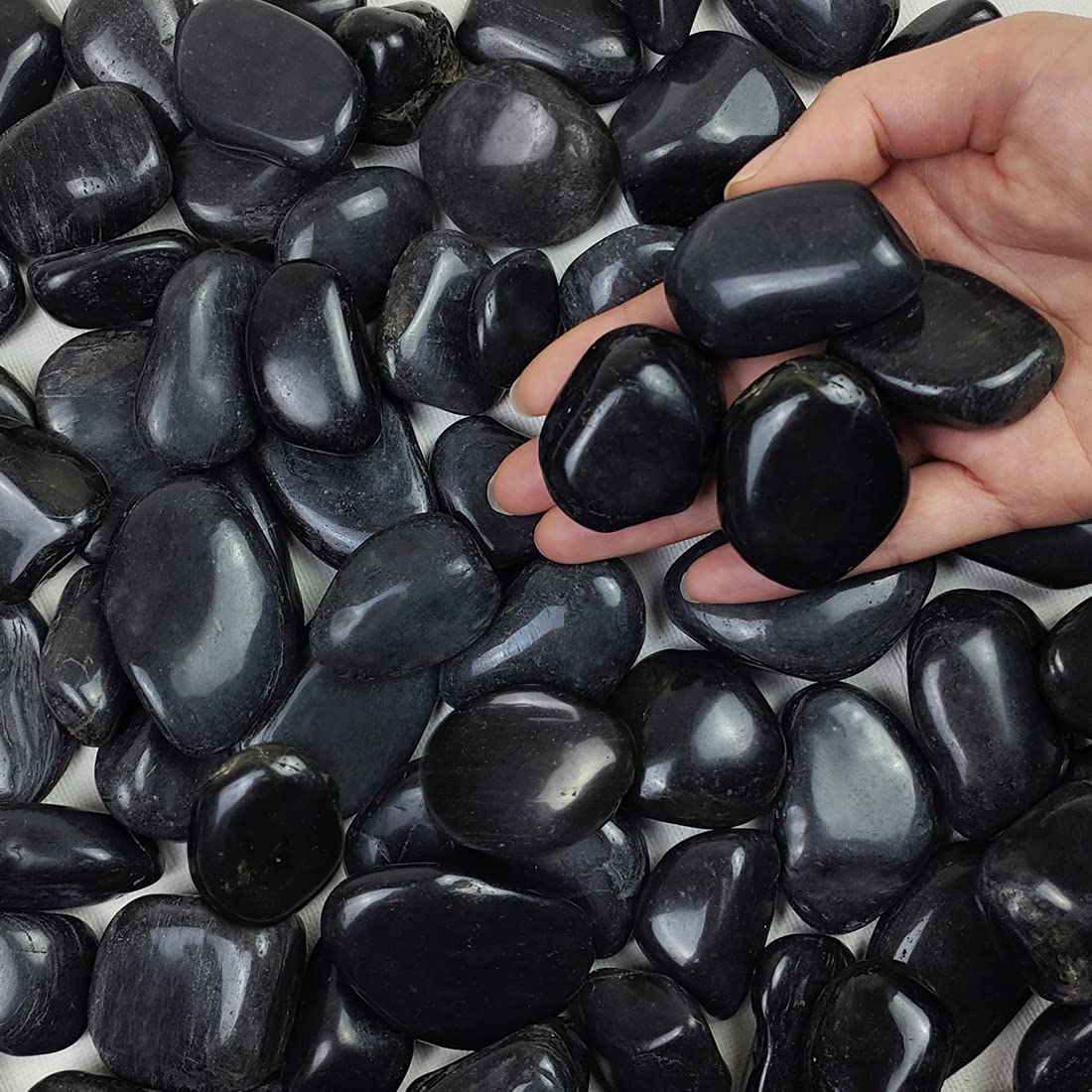 FANTIAN polished black river rocks 1-2 inch elevate indoor planters and decor.