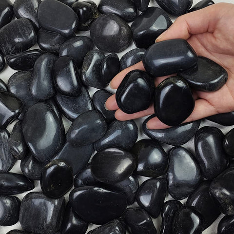 FANTIAN polished black river rocks 1-2 inch elevate indoor planters and decor.