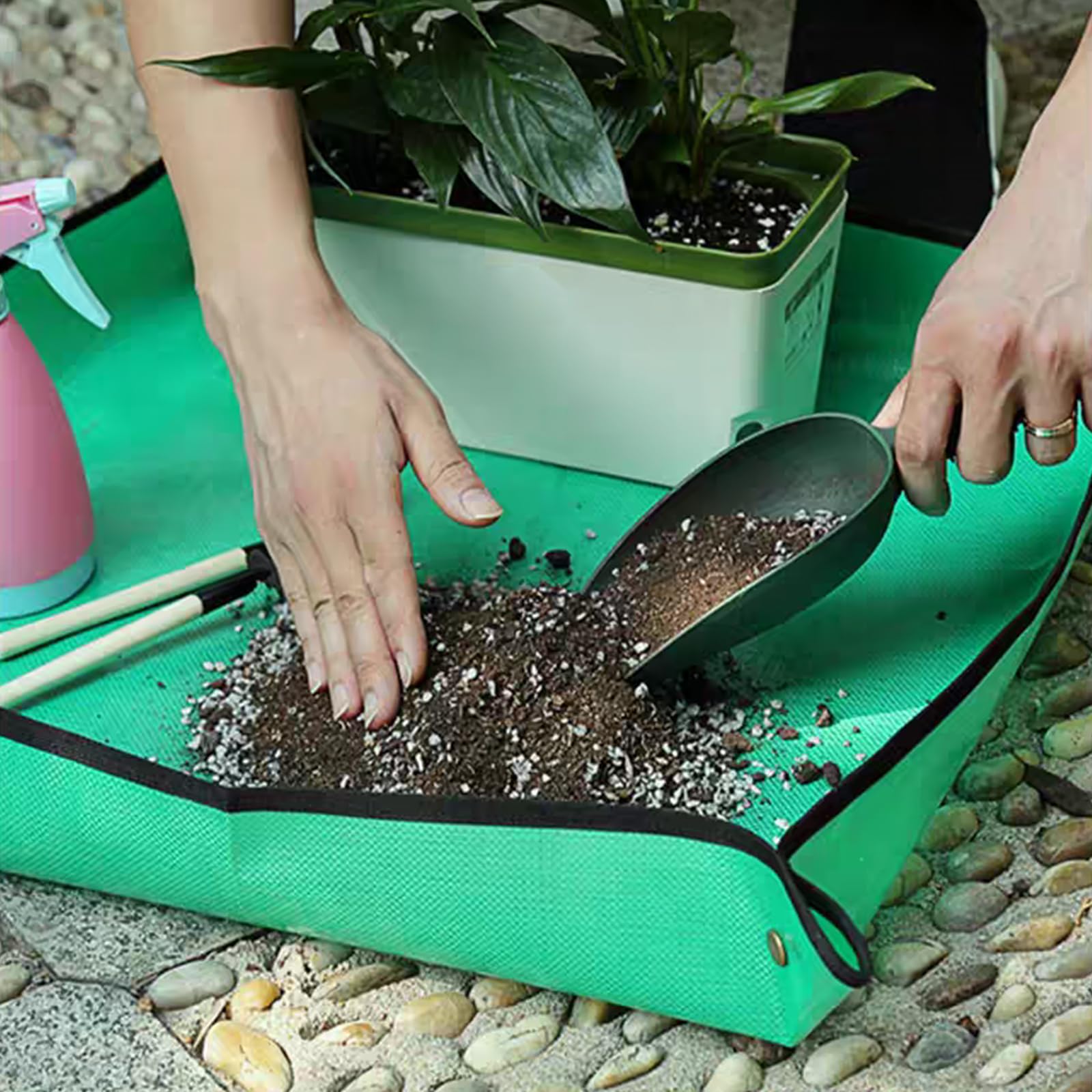 FANTIAN mat supporting multiple pots, ideal for busy repotting sessions.