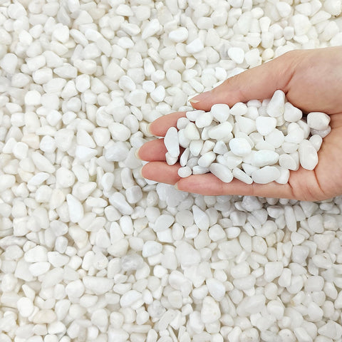 FANTIAN white pebbles for DIY crafts and creative arrangements.