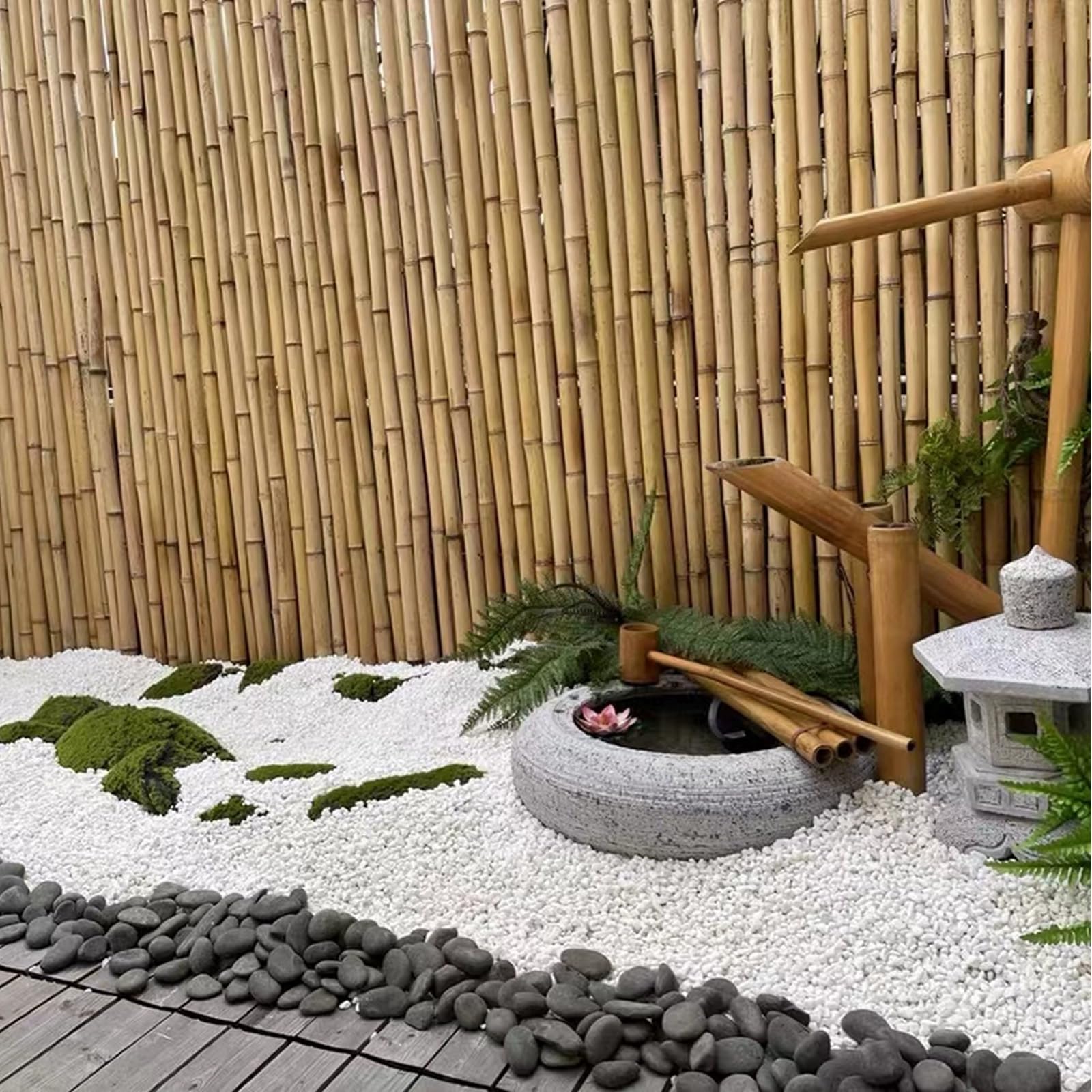 FANTIAN white pebbles work well in fountains and glass vessels.