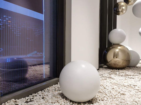 FANTIAN white pebbles as vase fillers for a polished look