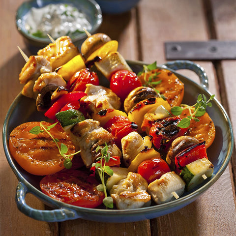 Fasmov bamboo skewers suitable for appetizers and desserts.