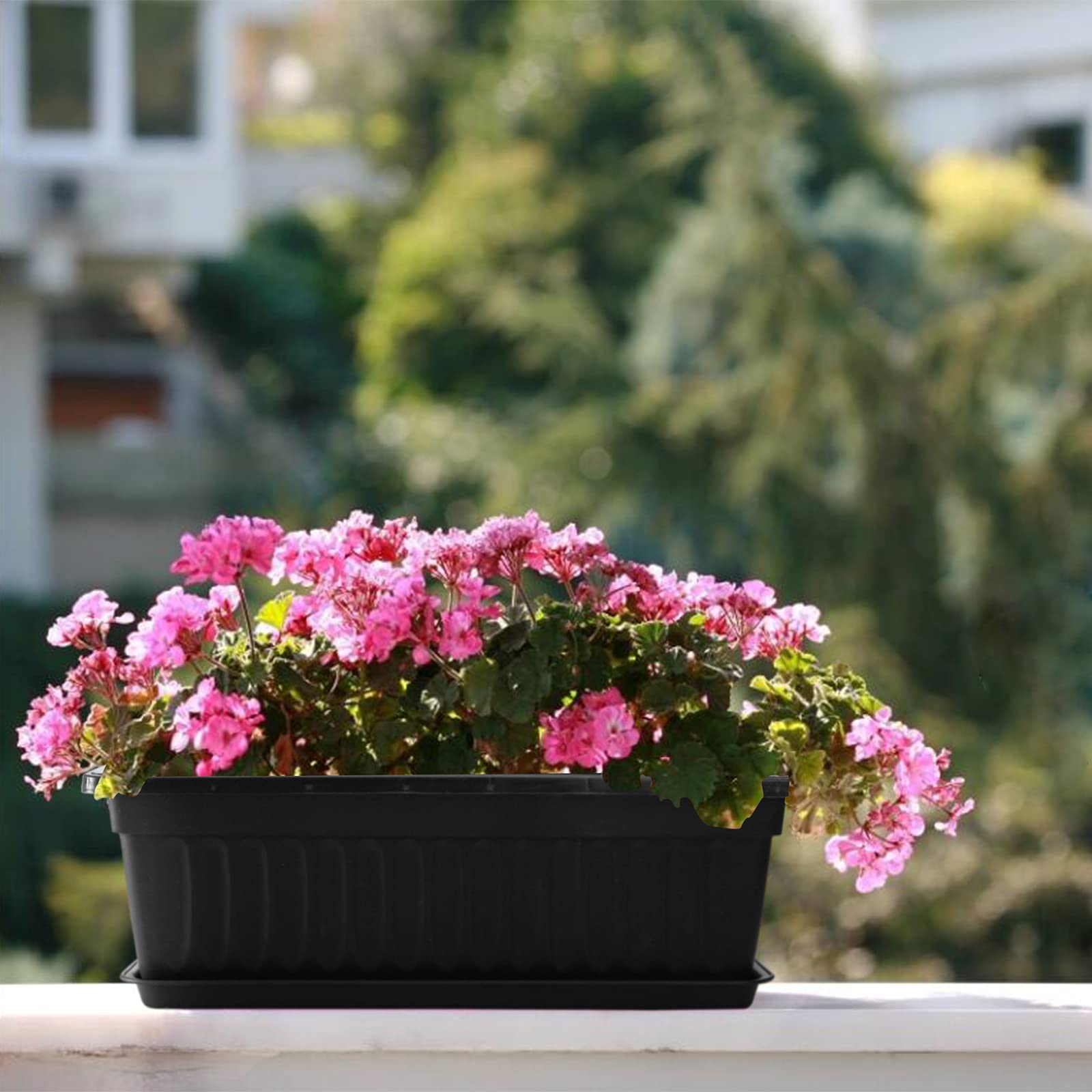 Fasmov easy-clean design keeps planters ready for next season