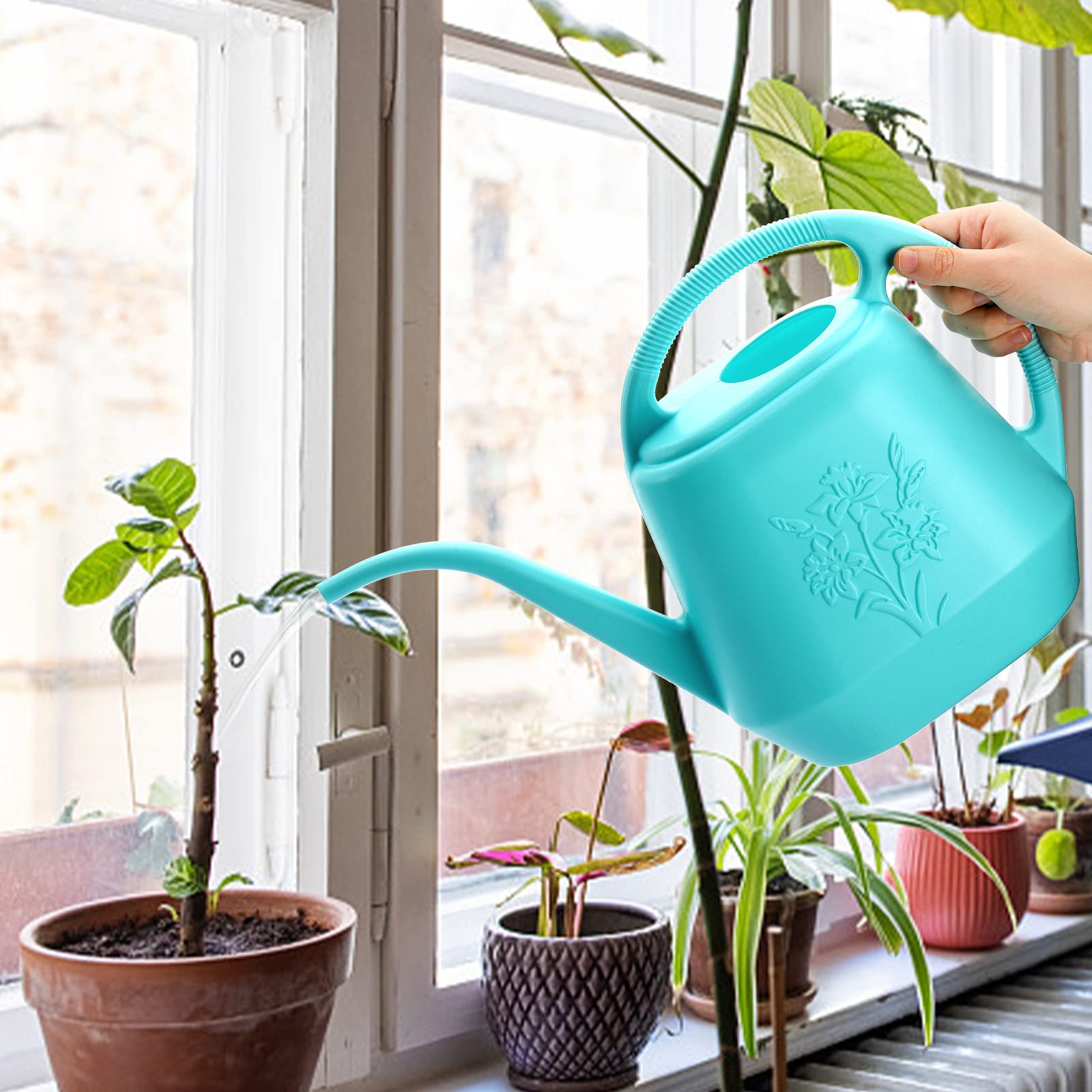 Long-spout design of Fasmov reduces refilling during garden tasks.