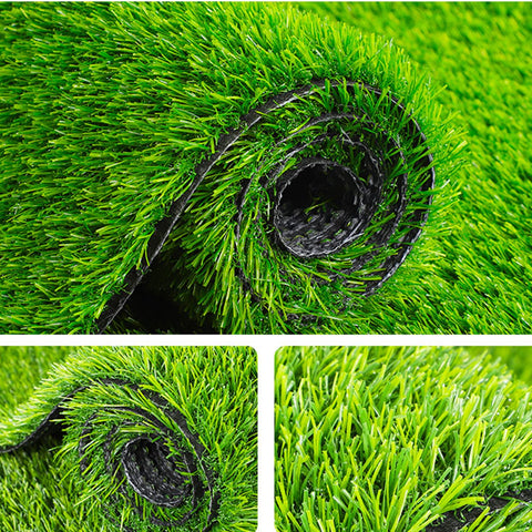 Fasmov artificial grass mat beside pet area highlighting easy cleaning and drainage