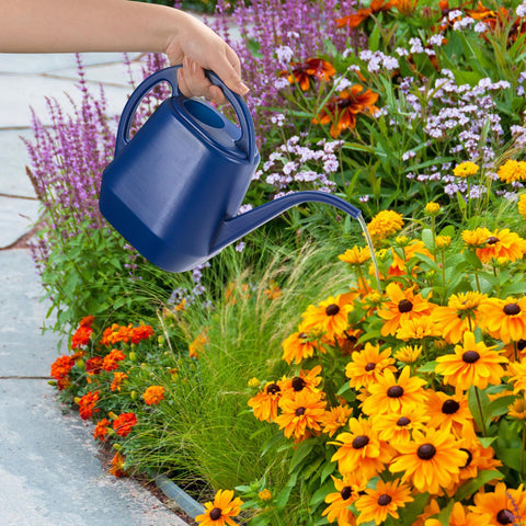 Fasmov ergonomic design reduces strain during watering.