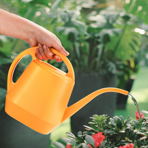 Lightweight design makes daily plant care easy and precise