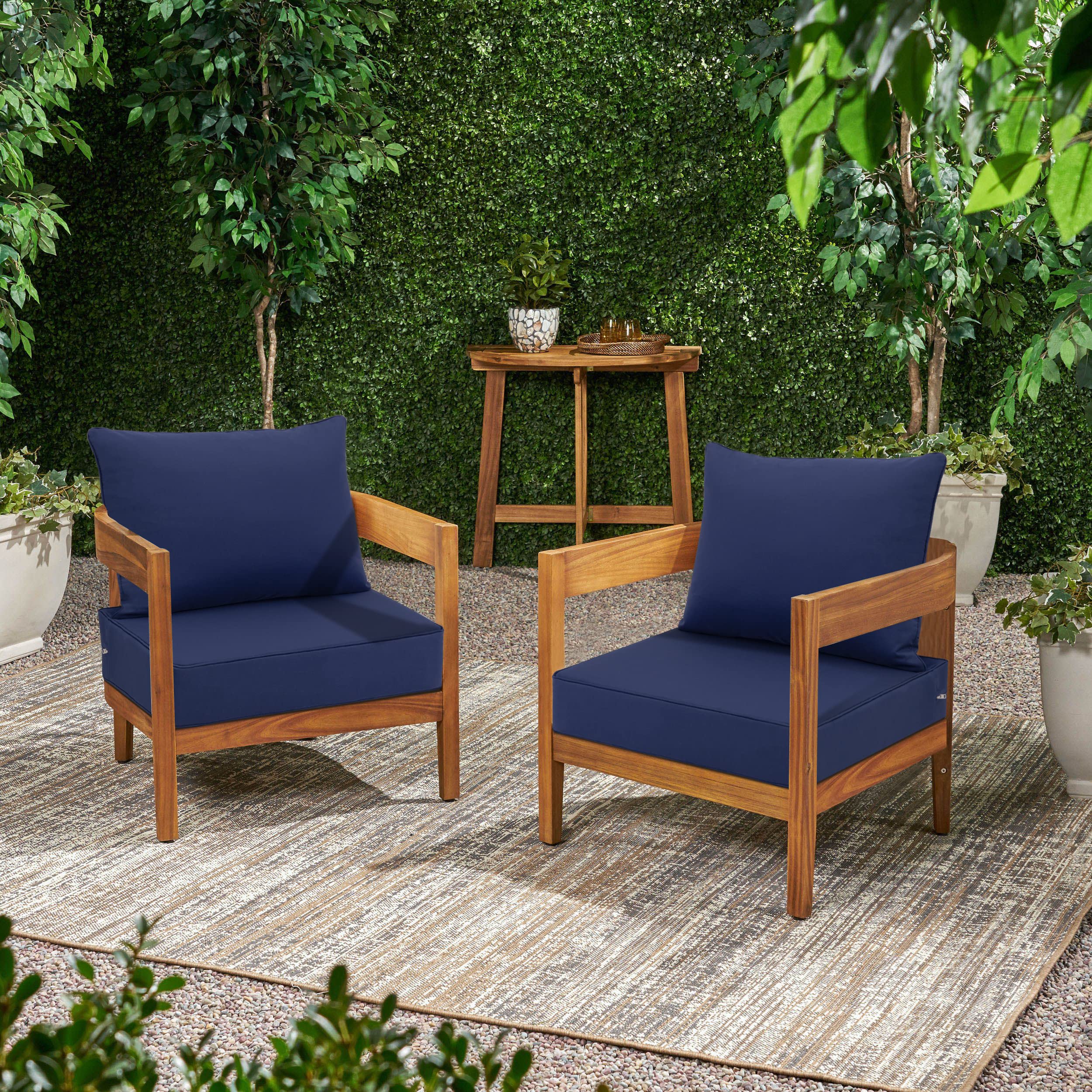 Favoyard fade resistant fabric offers colorfast outdoor performance.