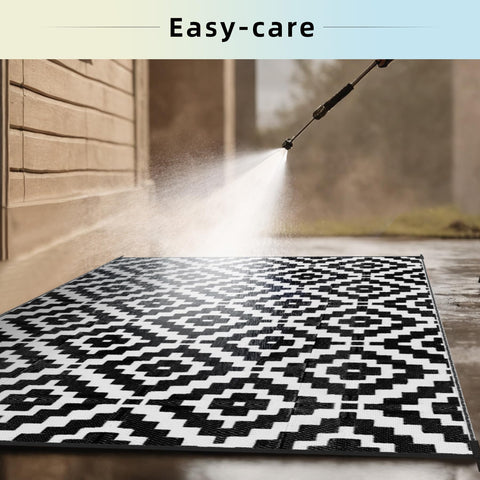 Favoyard weather-resistant rug preserves color under sun