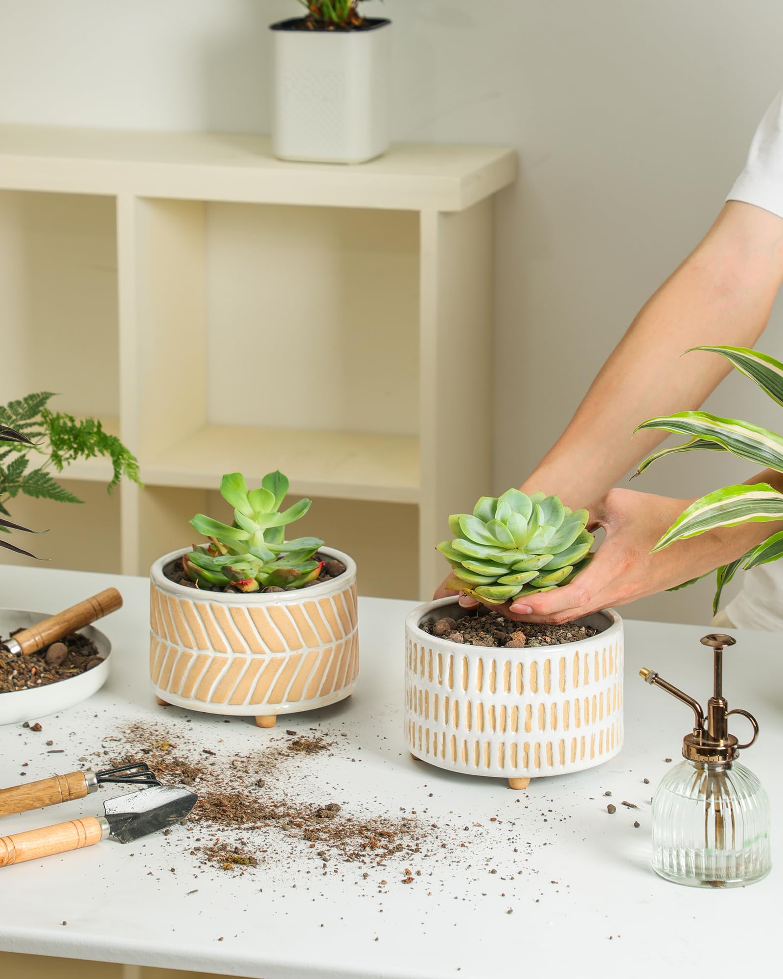 Fayoula pot with elevated feet and drainage hole promotes air circulation
