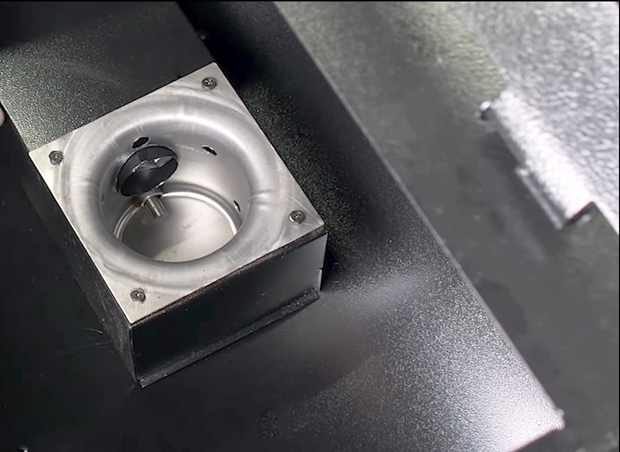 FCCUM Fire Burn Pot In Grill Use illustrates real-world grilling compatibility