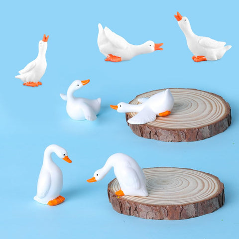FCKLVMC goose mini figurine used as a cake topper for celebrations