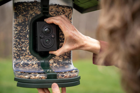 FeatherSnap Wi-Fi connectivity enables stable, long-range streaming to your device.