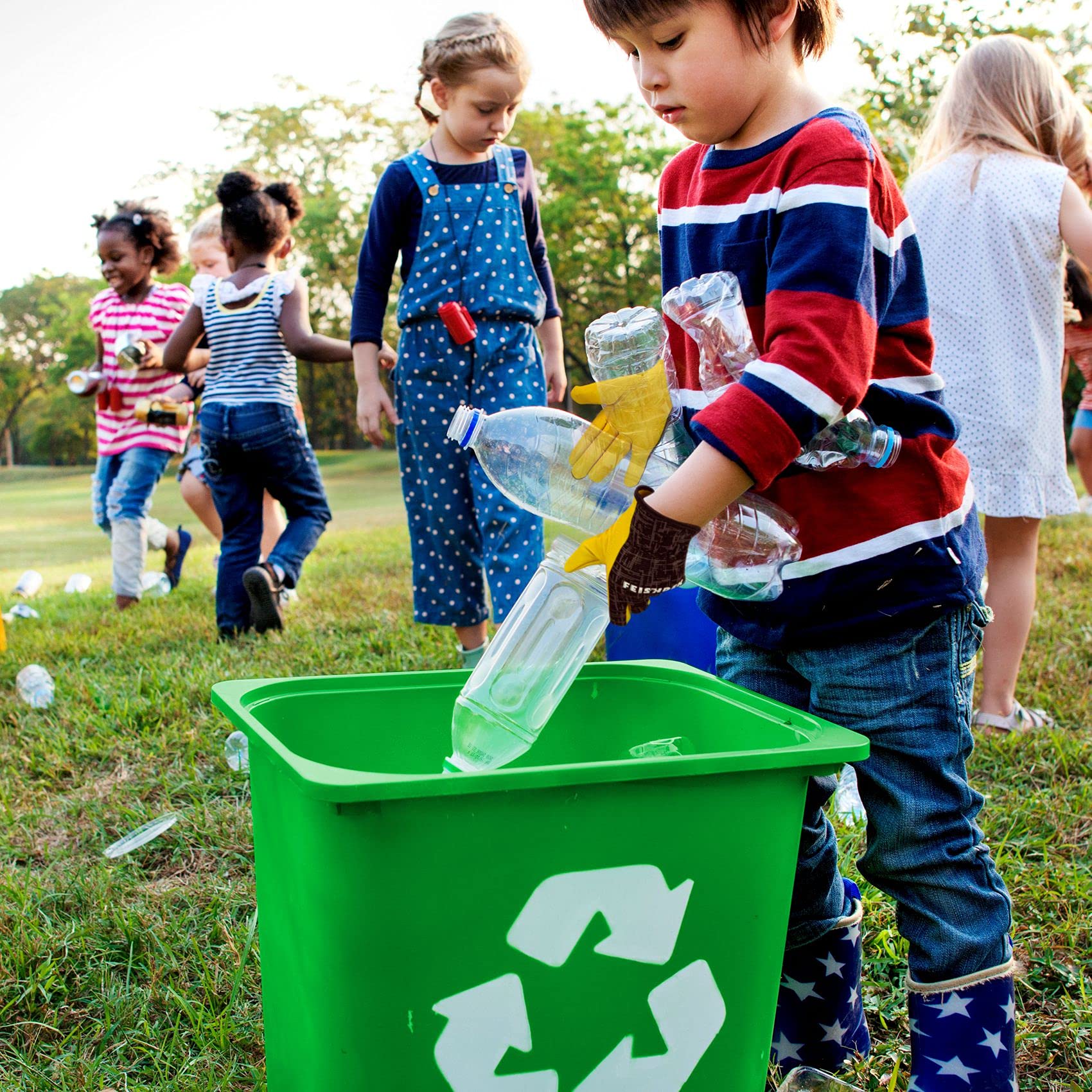 FEISHDEK kids gloves resist slips and abrasions for safe yard work.
