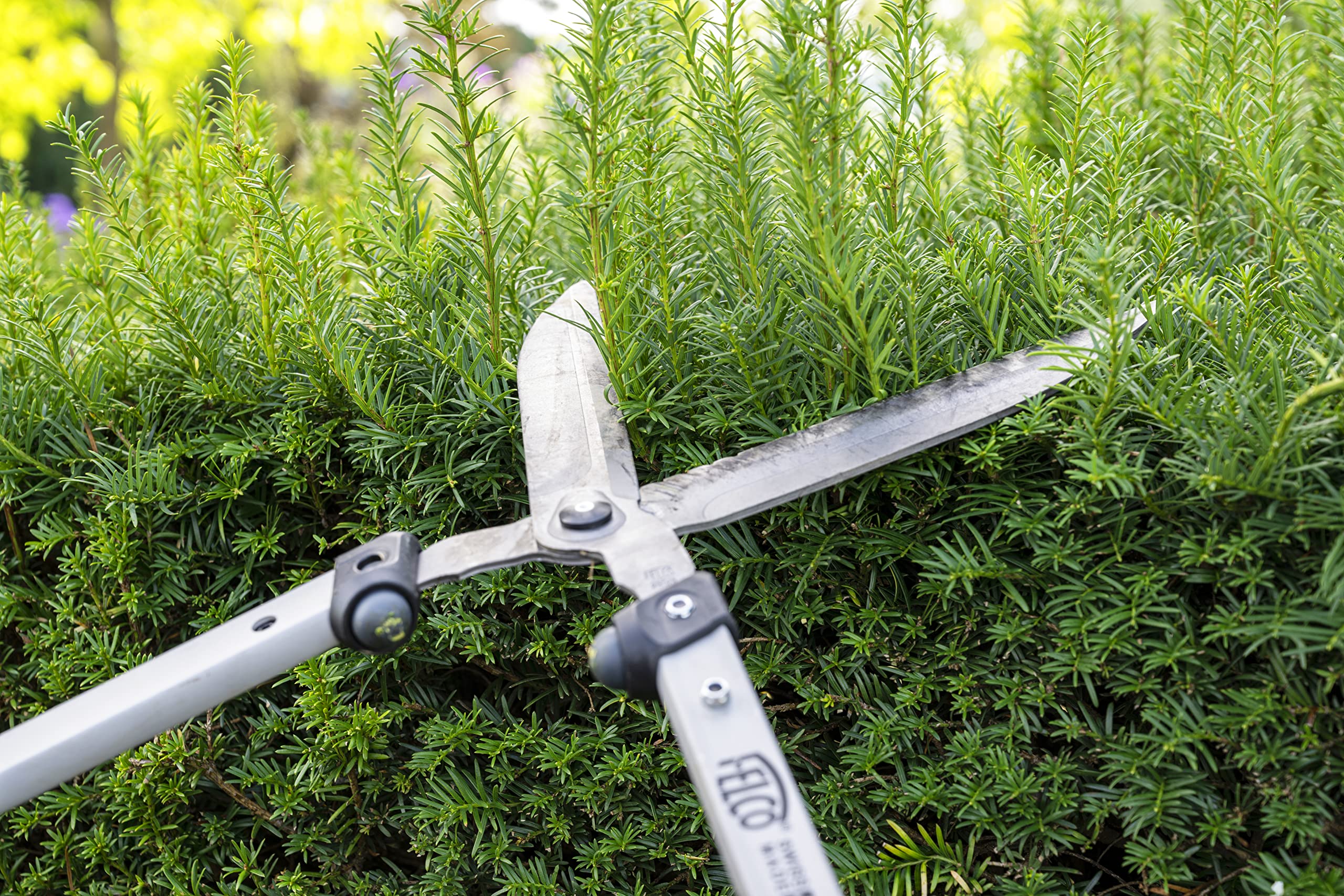 Phthalate-free, durable grips ensure secure handling in any weather.