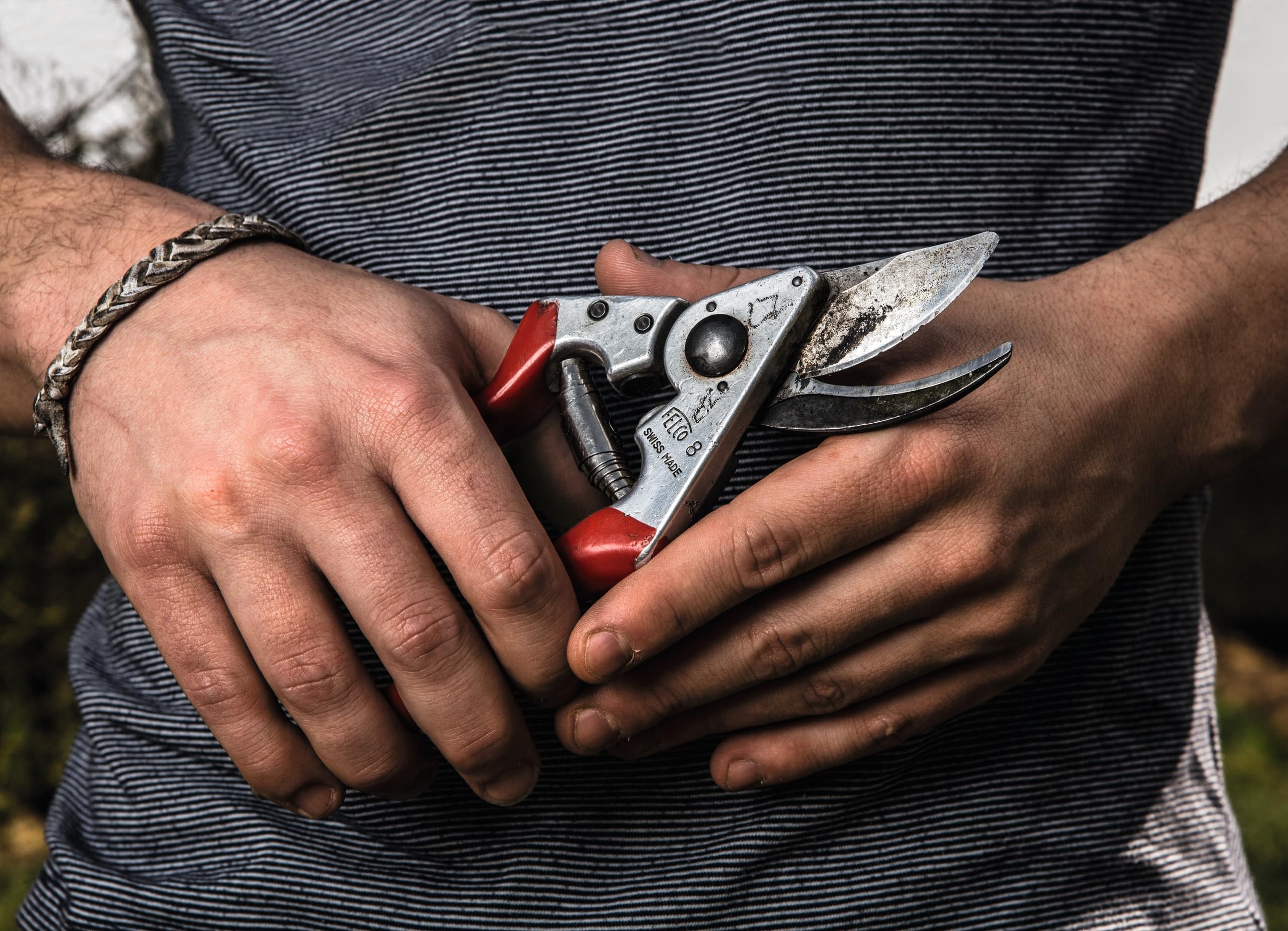FELCO F8 with lightweight aluminum handles for a secure grip during pruning
