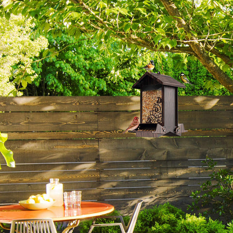 FETUSI Gift-ready wildlife feeder ideal for bird lovers.