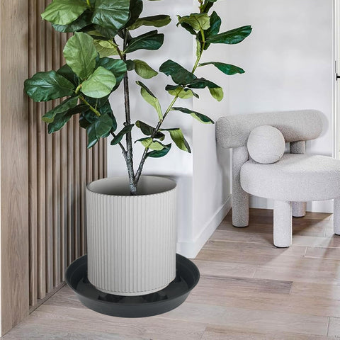 Feyvdzv durable plastic plant saucer stands up to outdoor conditions and daily use.