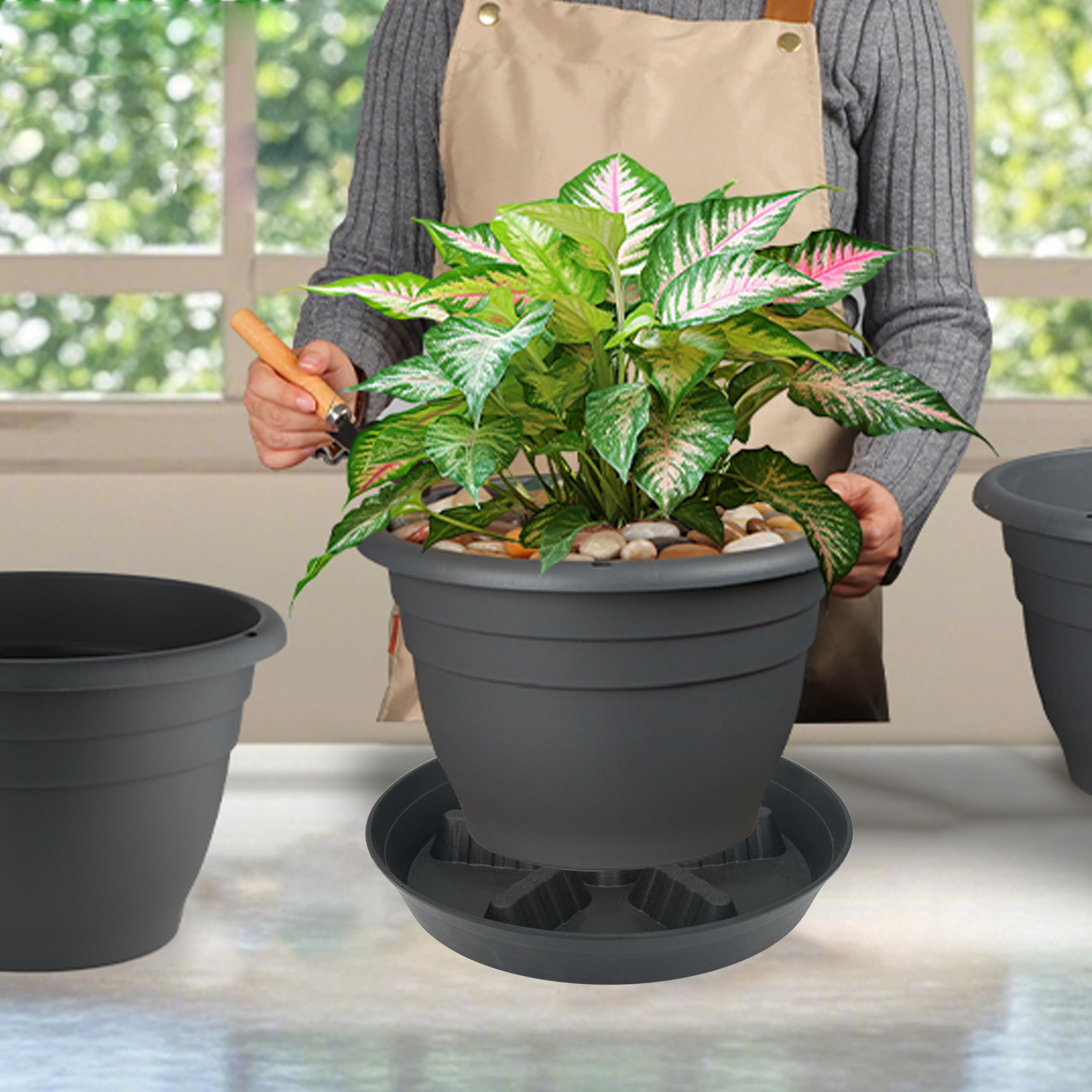 Feyvdzv no-hole tray keeps indoor pots dry and floors clean.