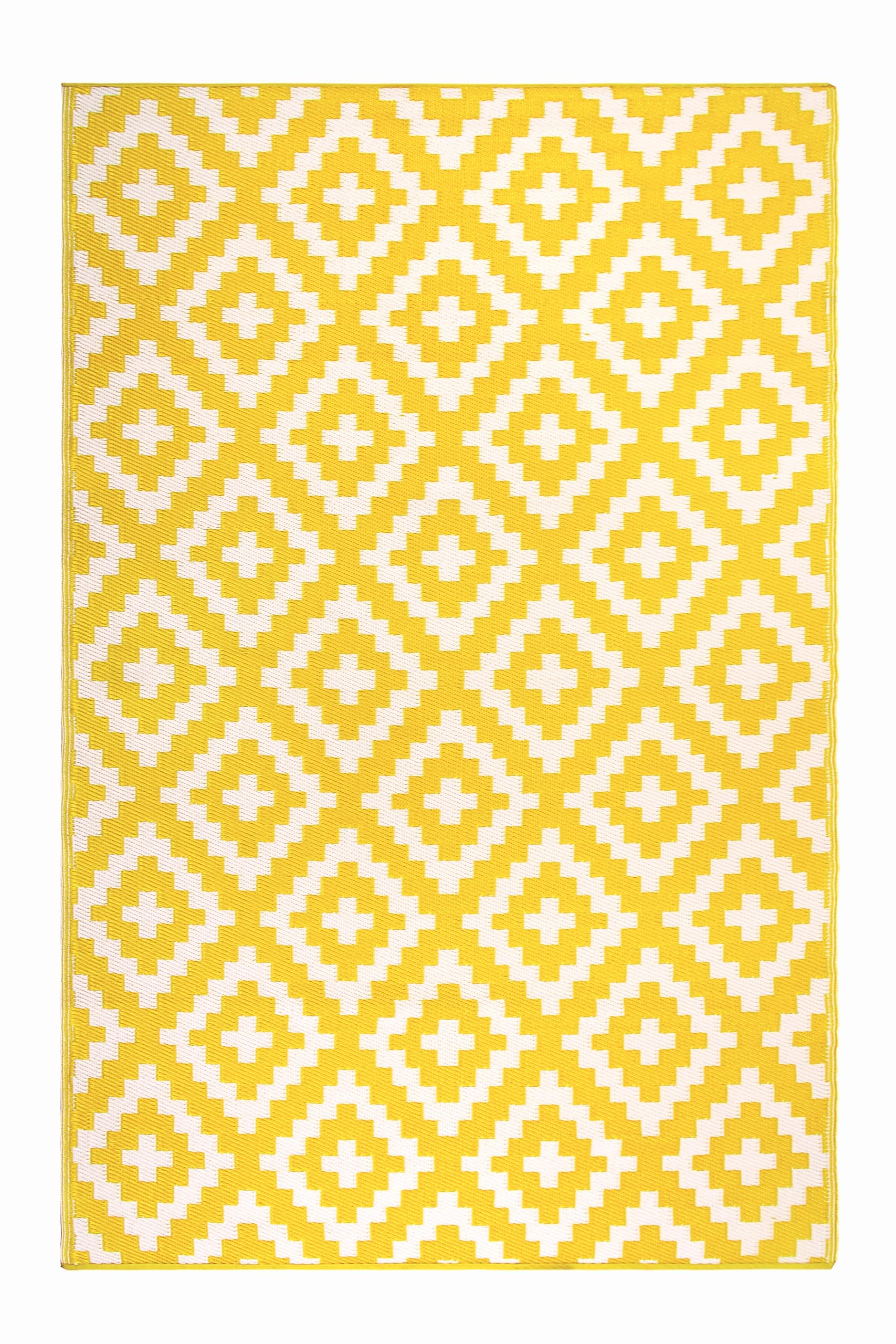 FH Home outdoor rug easy to hose off after use.
