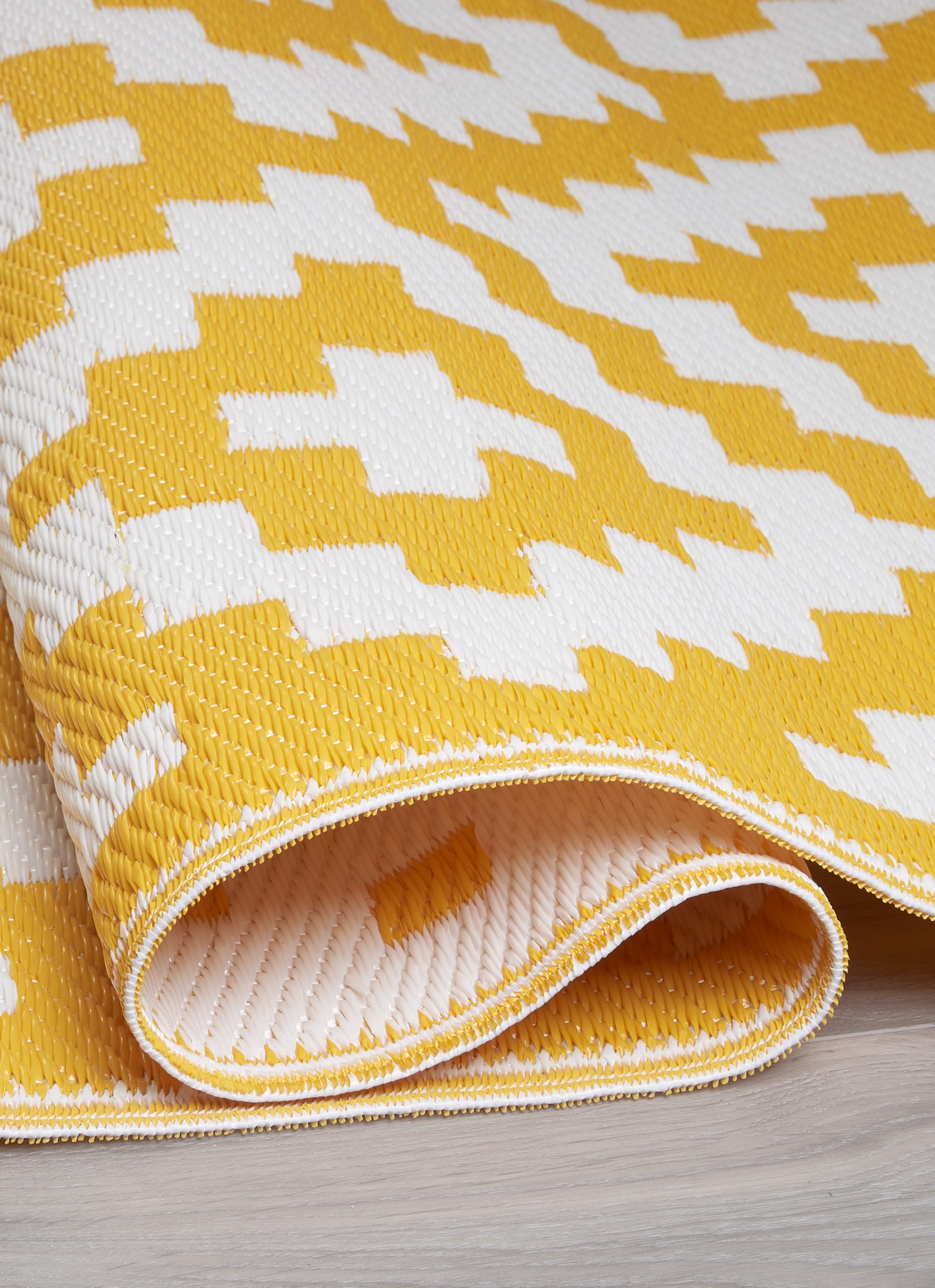 FH Home UV-resistant colors stay bright on decks.