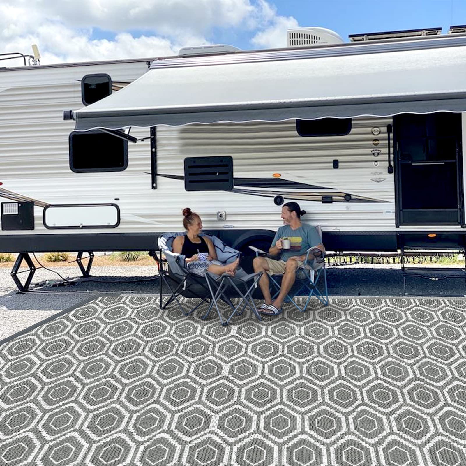 Fifame outdoor rug with reversible design for two looks on the patio