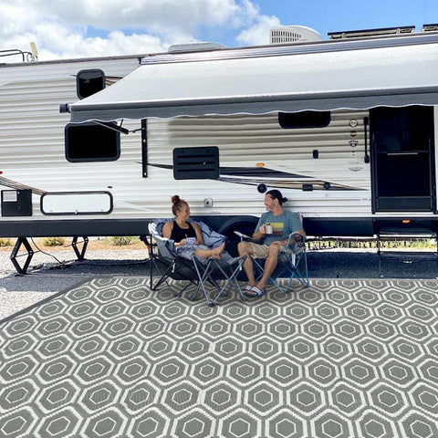 Fifame outdoor rug with reversible design for two looks on the patio