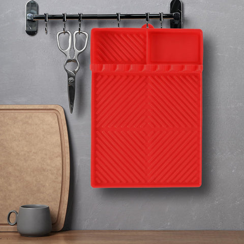 Find Law easy-clean dishwasher-safe mat simplifies post-grill cleanup.