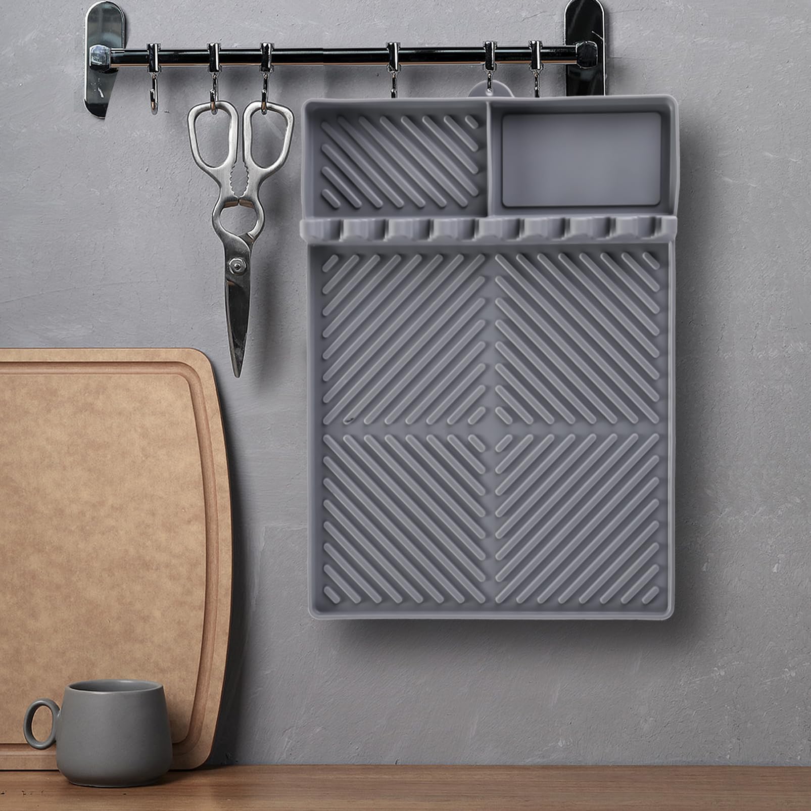 Find Law side shelf mat for Blackstone keeps tools within reach.