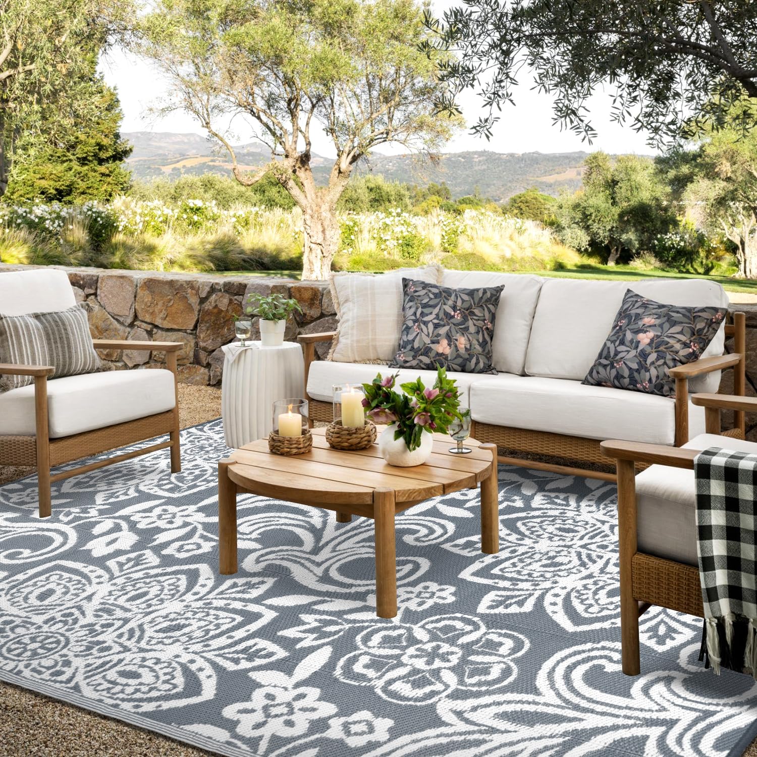 Findosom reversible mandala pattern offers two looks for outdoor styling