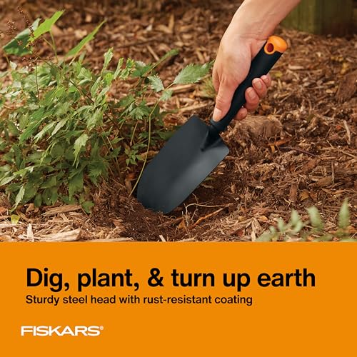 Fiskars 3-Piece Garden Tool Set cultivator promotes even soil aeration