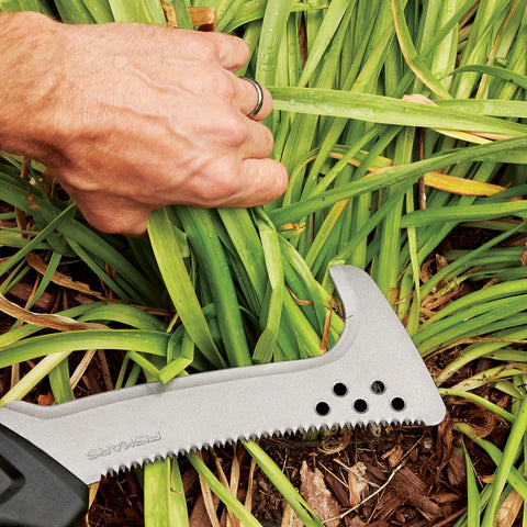 Fiskars billhook saw one-handed use demonstrates easy maneuvering