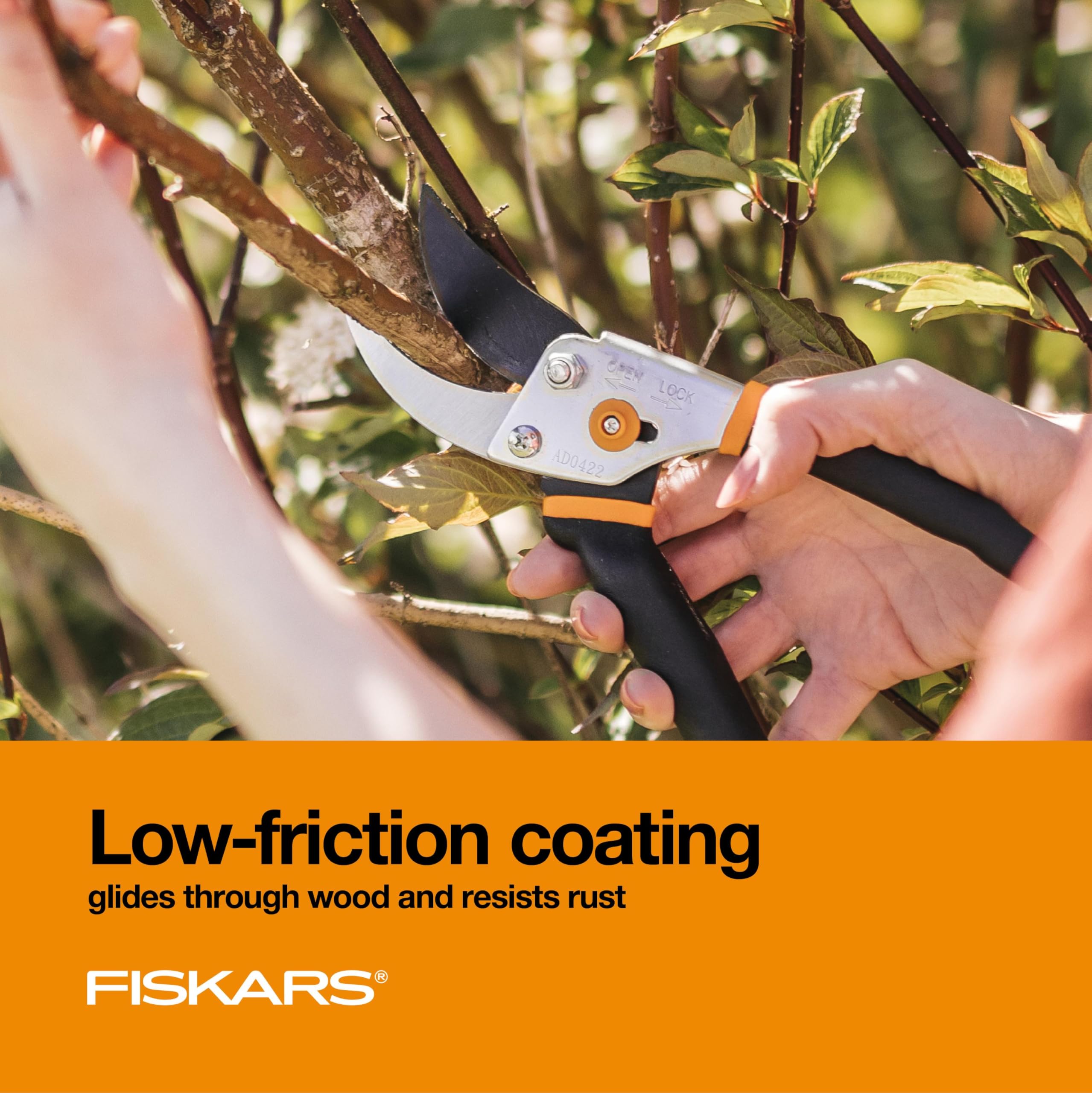 Fiskars pruning shears sap groove demonstrating self-cleaning feature
