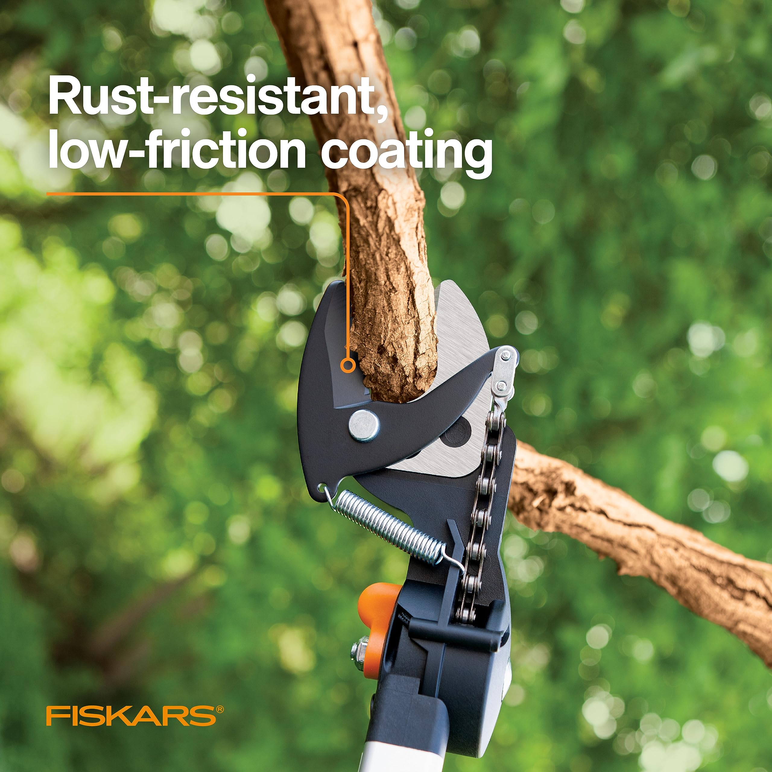 Fiskars secure double locking system keeps the extended pole stable.