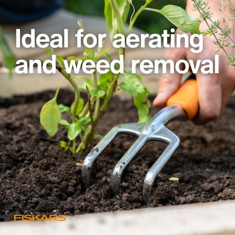 Fiskars Ergo Cultivator hang hole enables easy, organized storage.