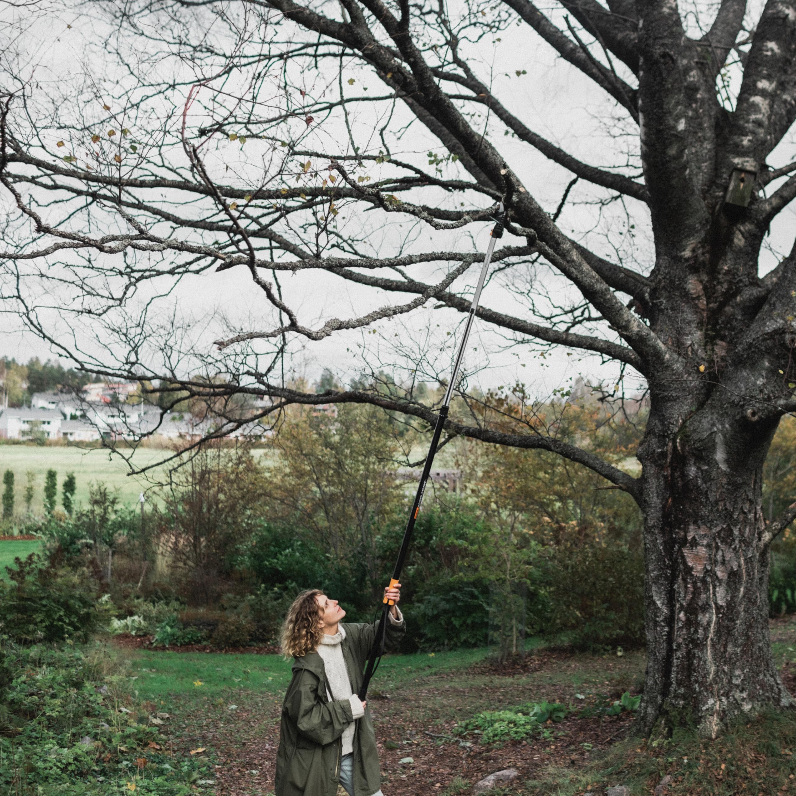 Fiskars sliding handle provides comfortable pruning action.