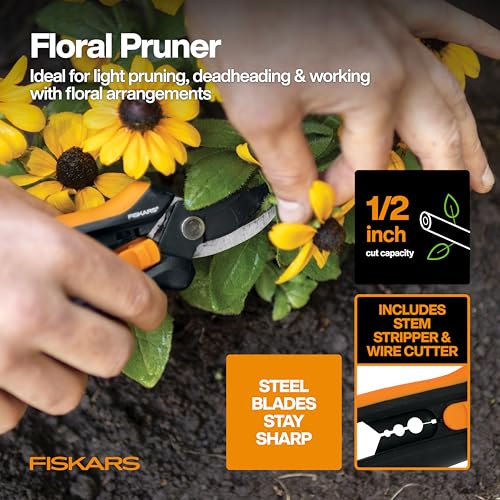 Fiskars trowel made with FiberComp, light and rustproof for digging.