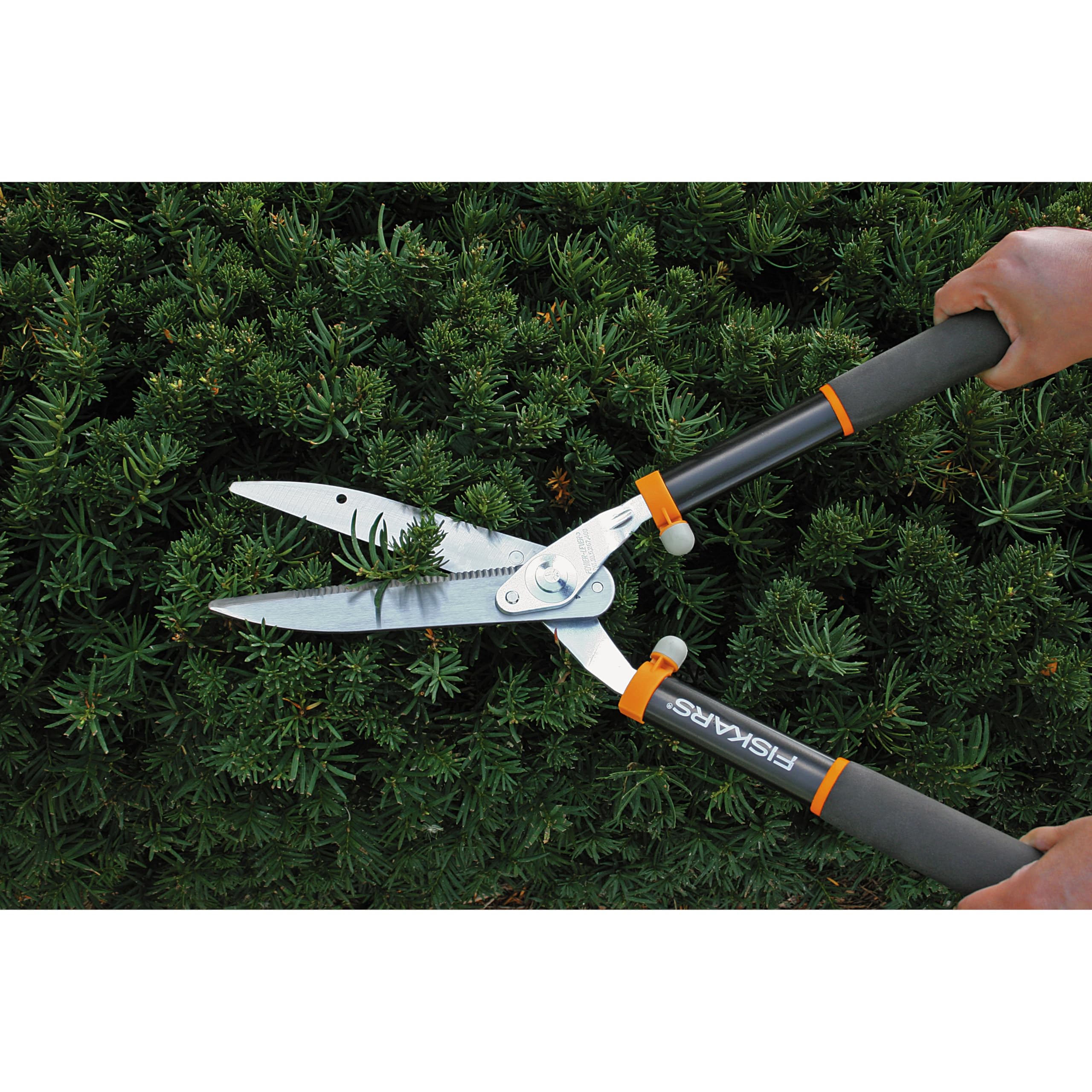 Fiskars gator-blade serrated steel blades grip branches for secure cuts.
