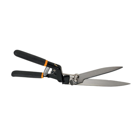 Fiskars Power-Lever grass shears close-up blade for precise cuts and reduced effort.