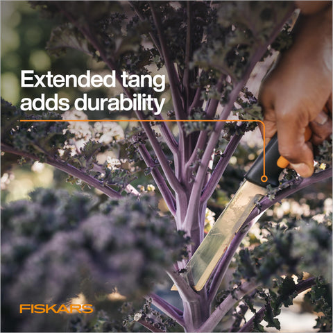 Fiskars Harvesting Knife durable design withstands frequent garden use and demanding materials.