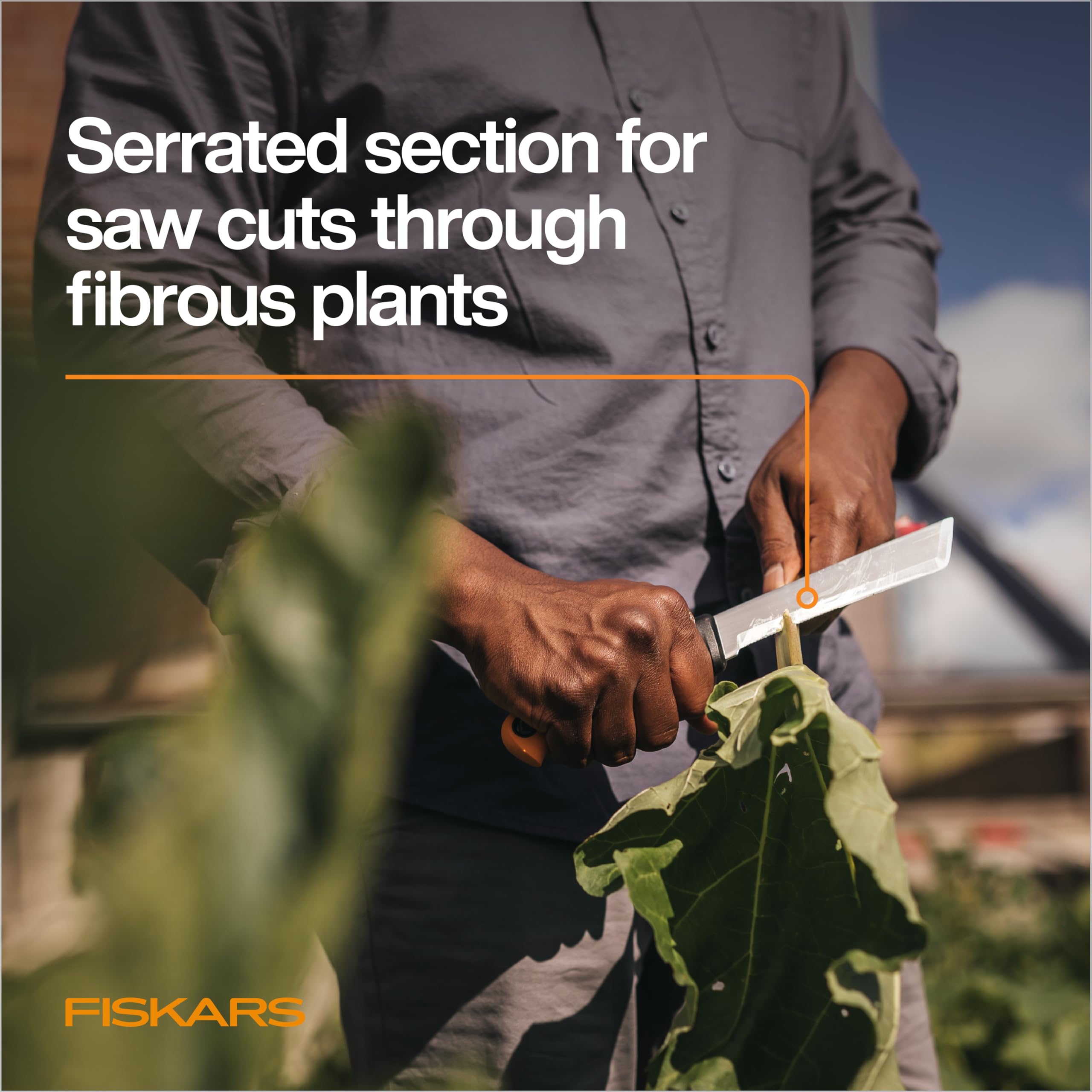 Fiskars Harvesting Knife extended tang enhances durability and control during cuts.
