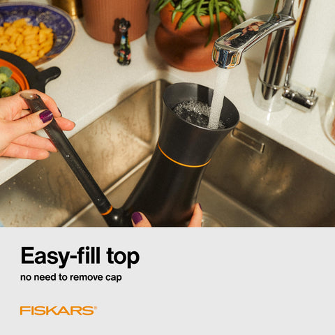 Fiskars Eco-friendly body made from recycled plastic for sustainable use.