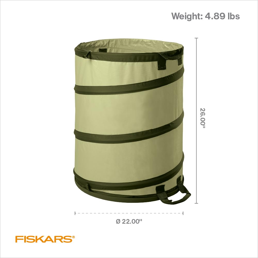 Fiskars Kangaroo collapsible bag stores compactly for space-saving storage.