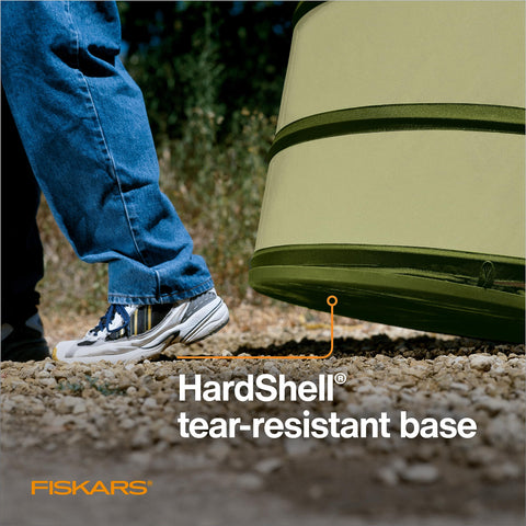 Fiskars Kangaroo sturdy handles facilitate carrying and unloading.