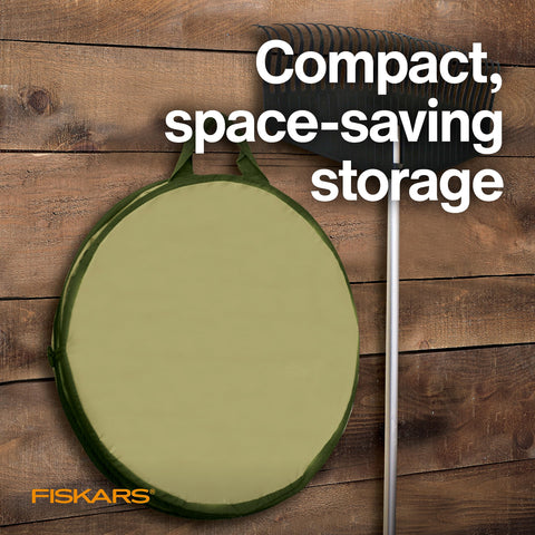 Fiskars Kangaroo tear-resistant design resists wear during yard cleanup.