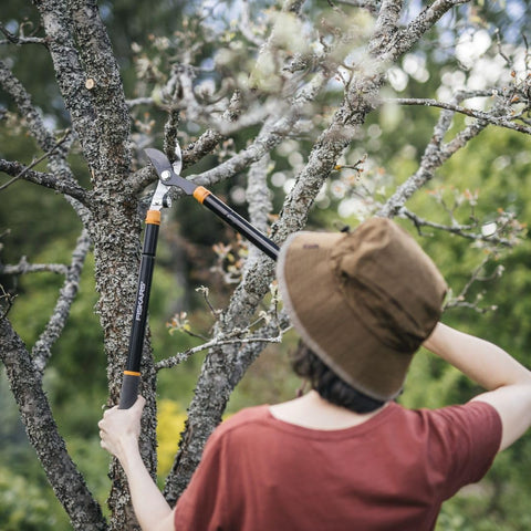 Fiskars loppers bypass steel blade delivers clean cuts with precision.