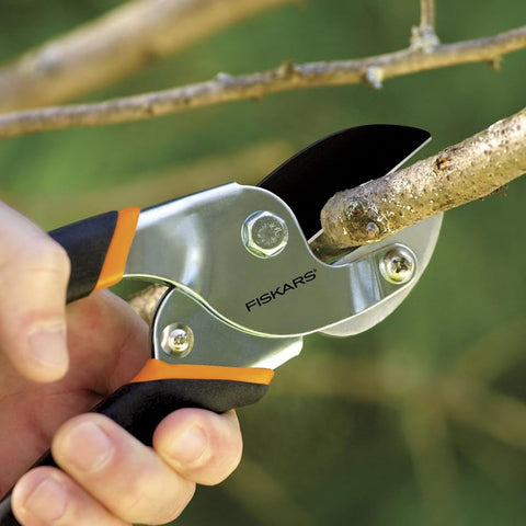 Non-stick blade coating on Fiskars pruner reduces sticking.