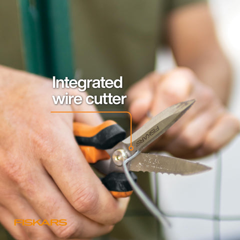 Fiskars blade with non-stick coating reduces sticking during use.
